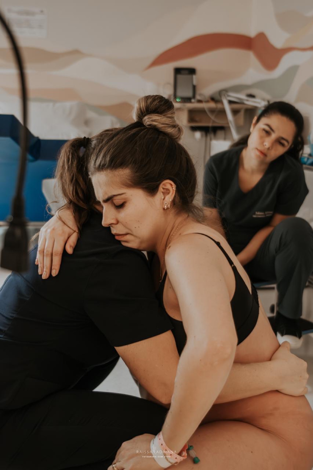 Doula acolhendo durante o parto